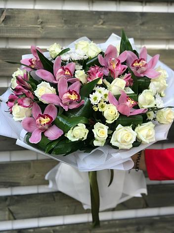 Букет цветов из: Розы и Хризантемы в Тырети 1-й