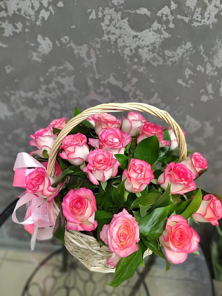 Цветочная композиция из Розы в корзине в Тырети 1-й
