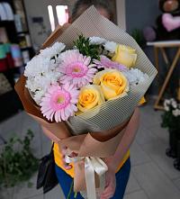 Букет цветов из:  Герберы, Розы и Хризантемы в Тырети 1-й
