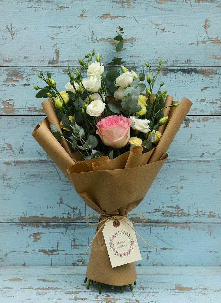 Букет цветов из: Розы и Лизиантусы в Тырети 1-й