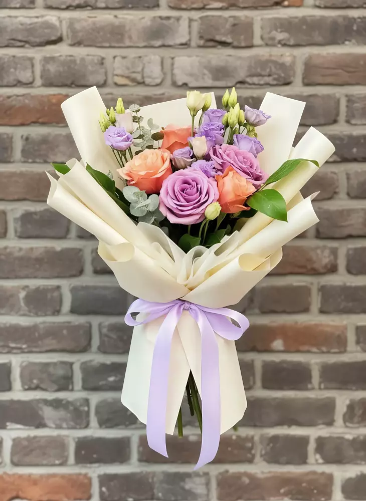 Букет цветов из: Лизиантусы и Розы в Тырети 1-й