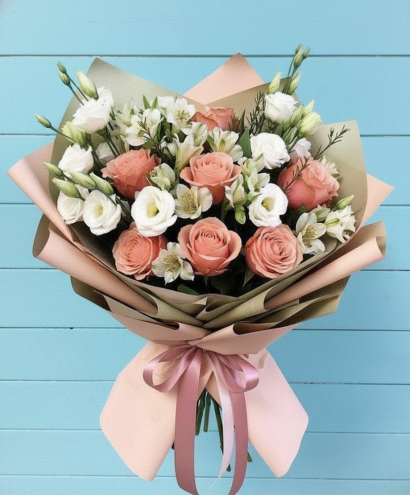 Букет цветов из: Розы, Альстромерии и Лизиантусы в Тырети 1-й