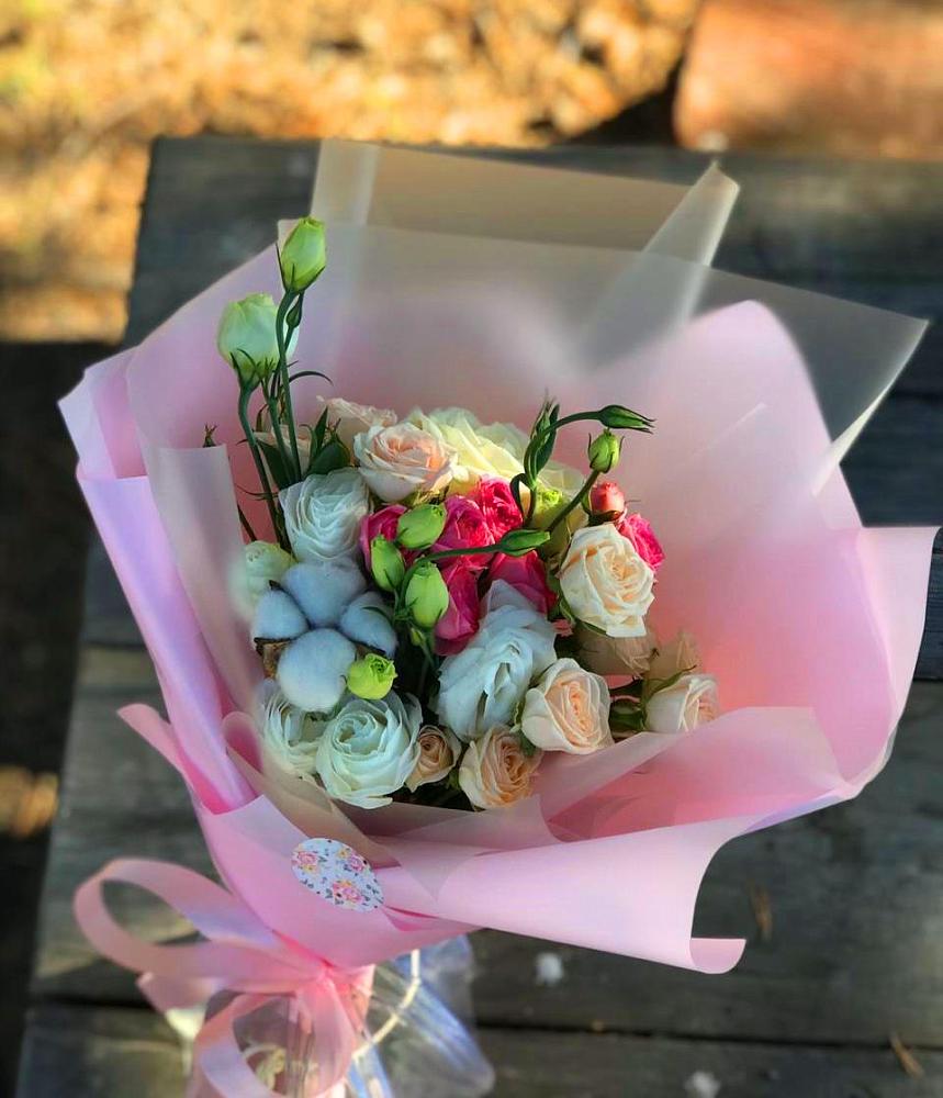 Букет цветов из: Розы и Лизиантусы в Тырети 1-й