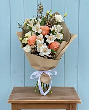 Букет цветов из:  Альстромерии, Лизиантусы, Розы и Хризантемы в Тырети 1-й