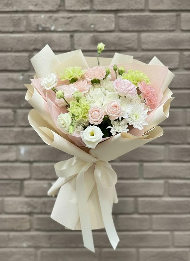 Букет цветов из: Гвоздики, Розы, Лизиантусы и Хризантемы в Тырети 1-й