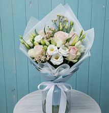 Букет цветов из:  Розы и Лизиантусы в Тырети 1-й