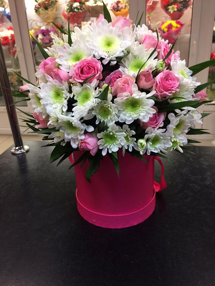 Цветочная композиция из Розы и Хризантемы в шляпной коробке в Тырети 1-й